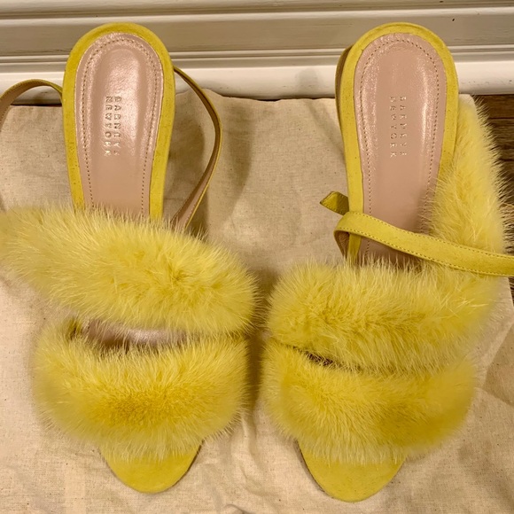 Barney’s New York Yellow Fur & Suede Sandals Heels - Picture 8 of 9